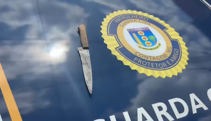 Jovem de 19 anos é preso em flagrante por agredir mulher em feira de Contagem, com faca e histórico