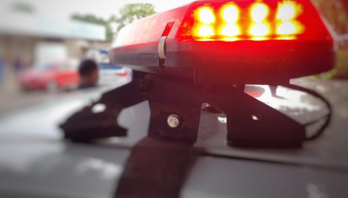 Jovem é morto a tiros em Cláudio, MG, após abordagem de suspeitos em carro