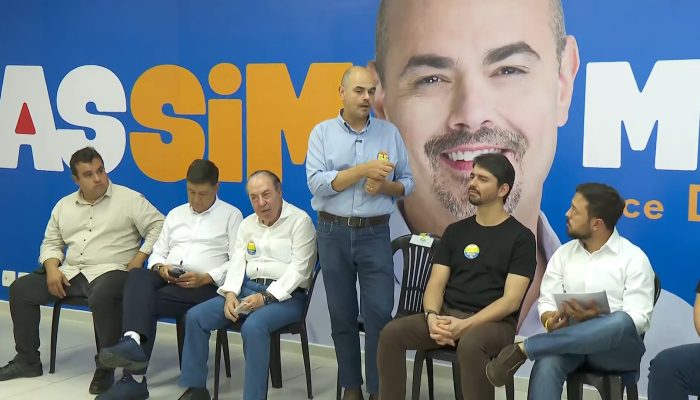 Mateus Simões propõe expansão de postos de saúde e reforço escolar em Minas Gerais