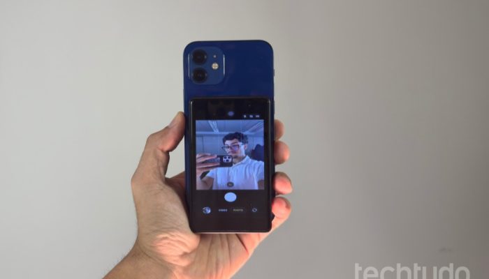 Monitor magnético revoluciona selfies e vídeos com a câmera traseira do celular