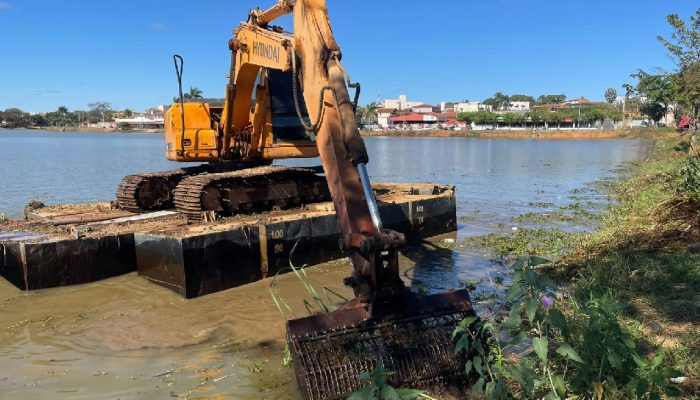 Montes Claros intensifica limpeza da Lagoa do Interlagos e retira 15 mil toneladas de resíduos
