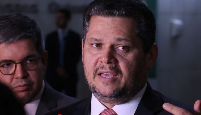 Omar Aziz relatará na CCJ do Senado a PEC que propõe o fim da escala 6x1 enviada por Alcolumbre