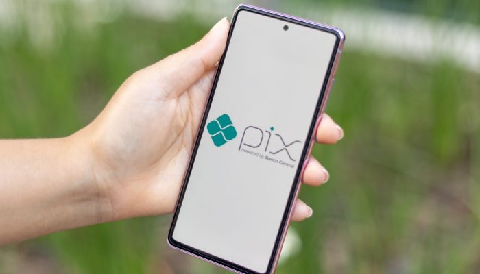 PIX apresenta instabilidade generalizada e afeta usuários de grandes bancos neste domingo