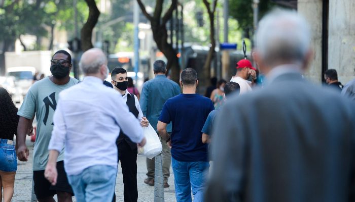 Religião e política: 81% dos brasileiros exigem candidatos que acreditem em Deus