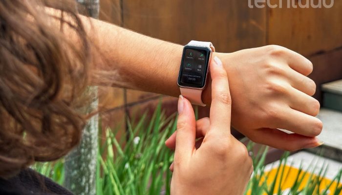 Smartwatch feminino: 5 modelos com design fino e bom custo-benefício