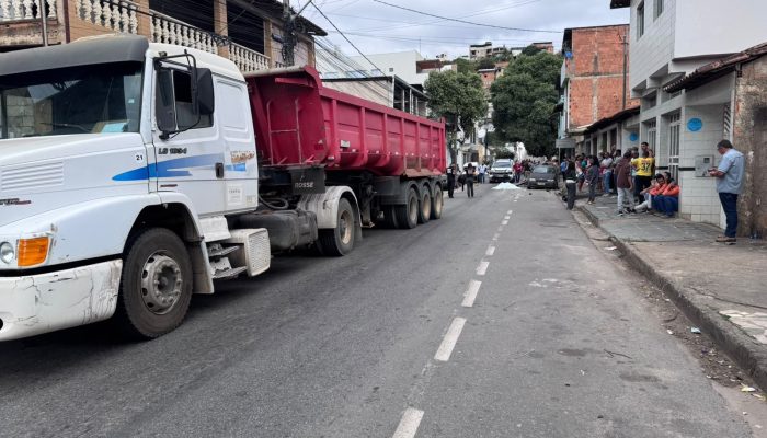 Tragédia em Ipatinga: mulher morre e homem fica gravemente ferido em acidente com moto e caminhão