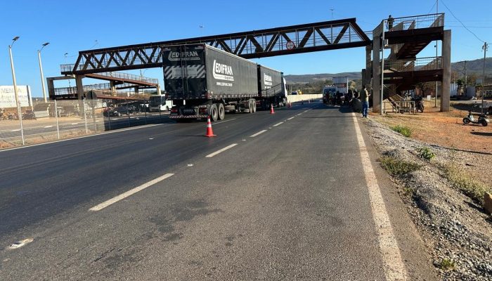 Tragédia na Br-135: Motociclista morre em colisão com carreta parada em Bocaiuva