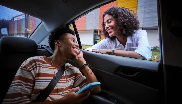 Uber libera monitoramento por vídeo em tempo real para viagens de adolescentes