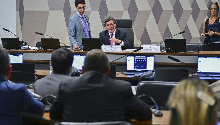 Votação da MP da taxa das blusinhas é adiada por comissão mista